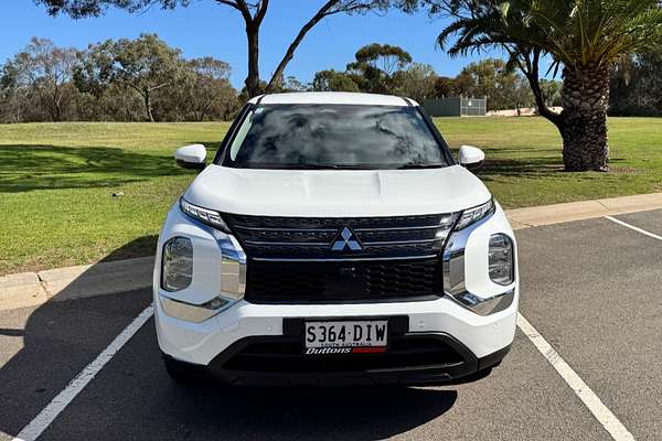 2023 Mitsubishi Outlander ES ZM