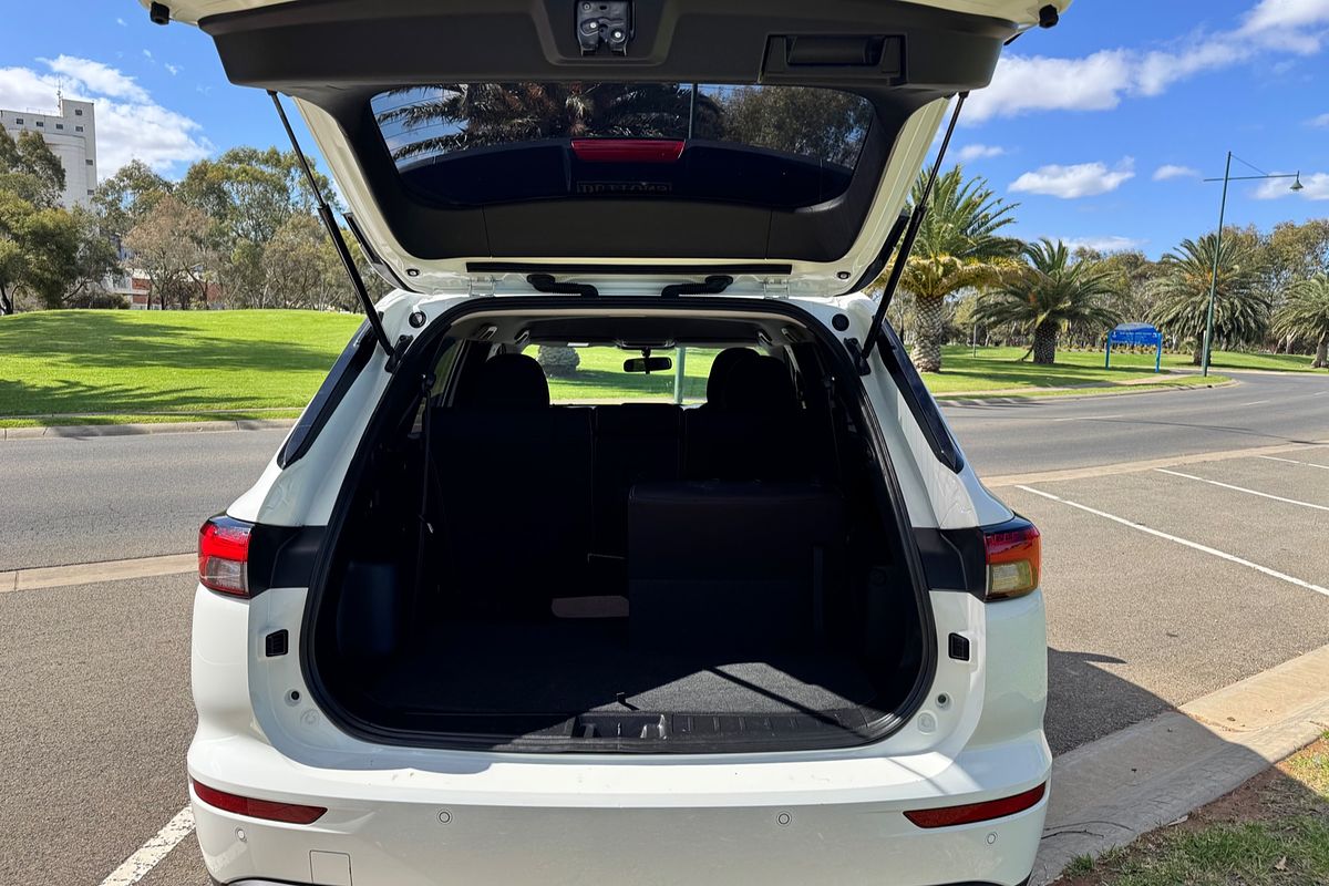 2023 Mitsubishi Outlander ES ZM