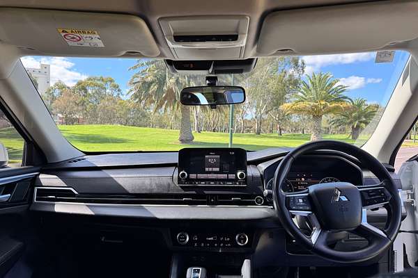 2023 Mitsubishi Outlander ES ZM