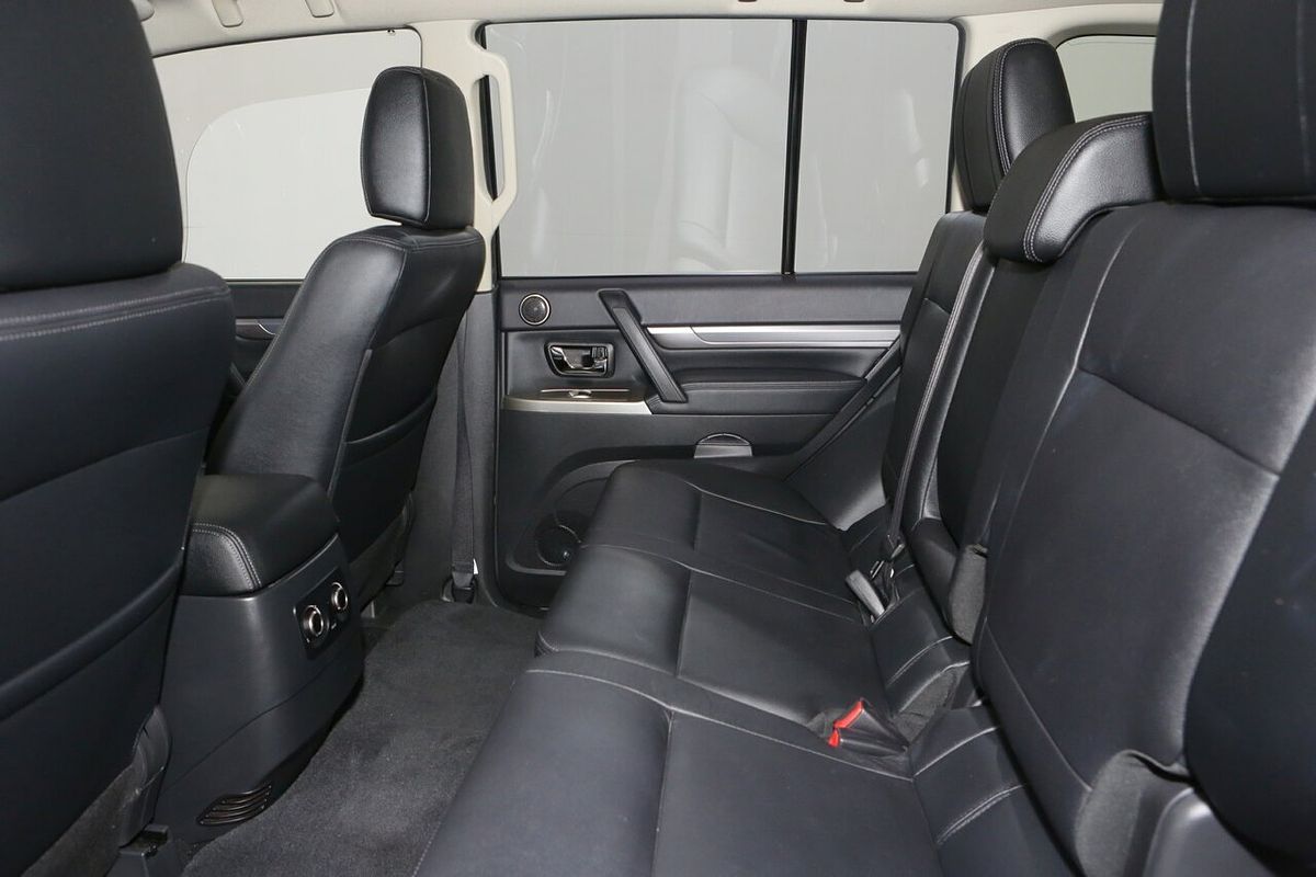 2018 Mitsubishi Pajero Exceed NX