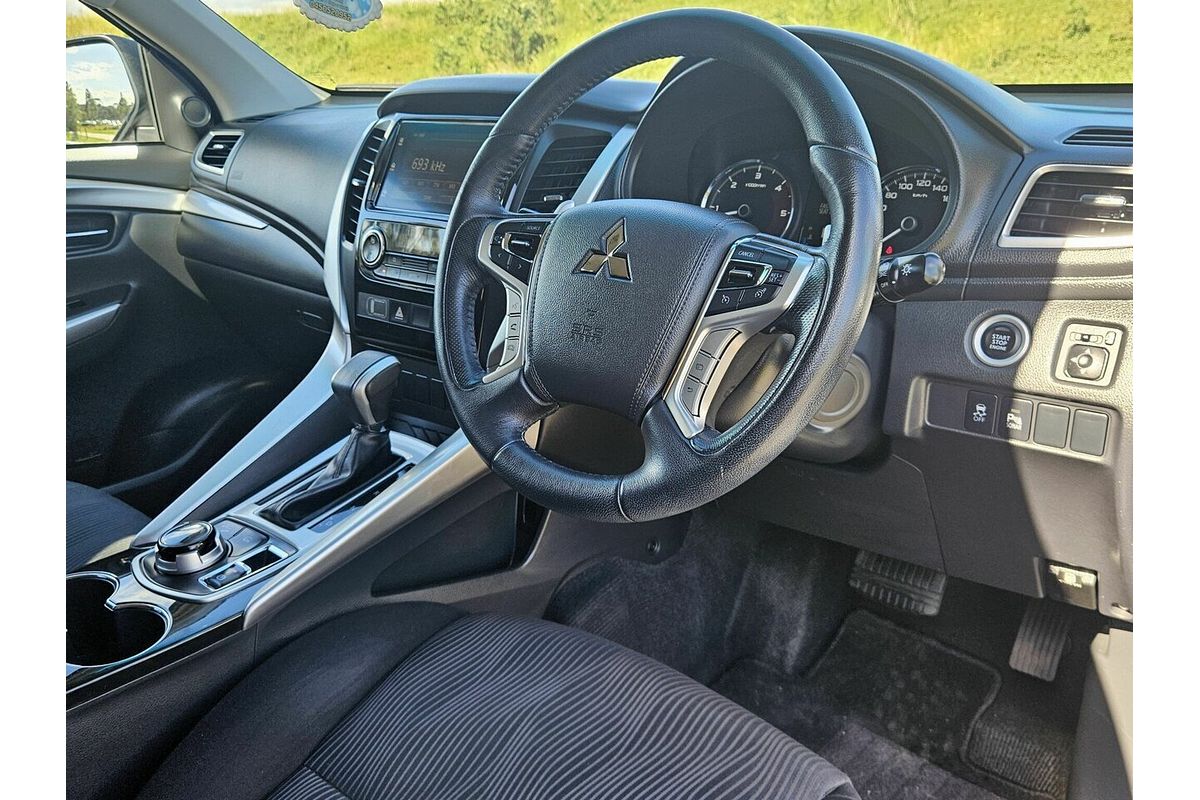 2016 Mitsubishi Pajero Sport GLX QE