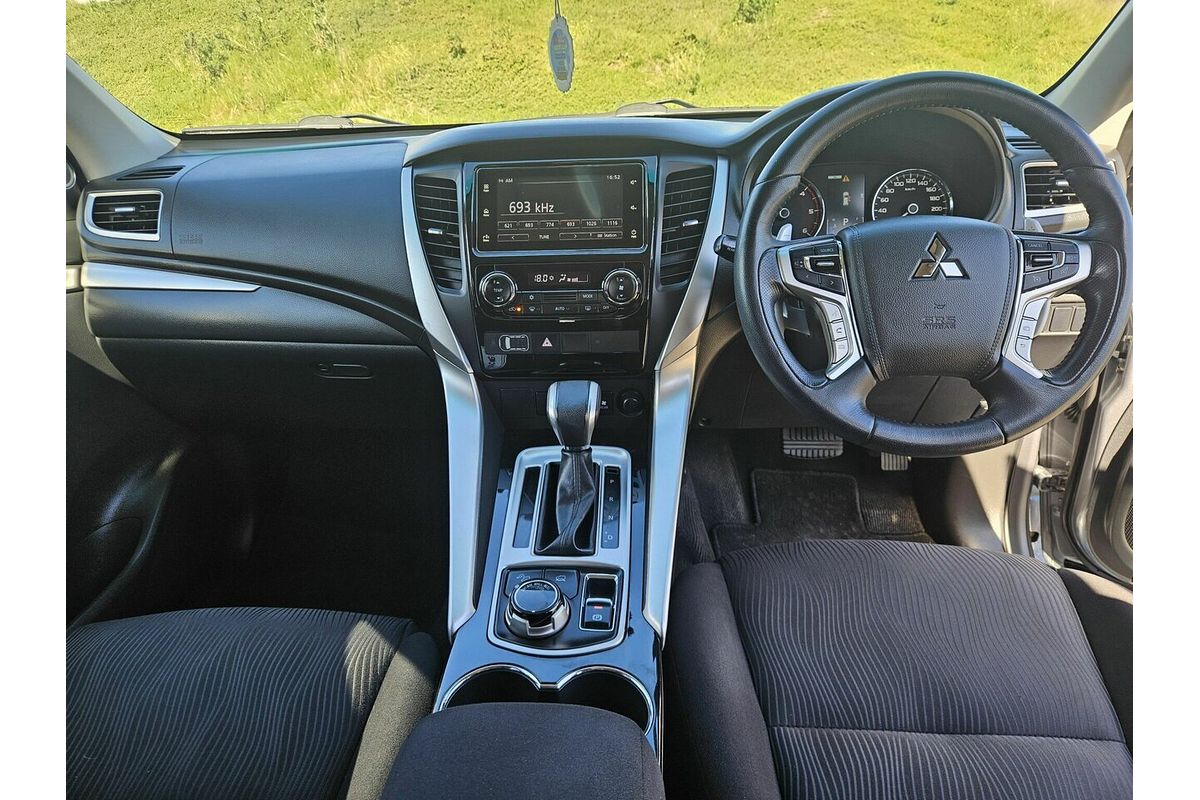 2016 Mitsubishi Pajero Sport GLX QE