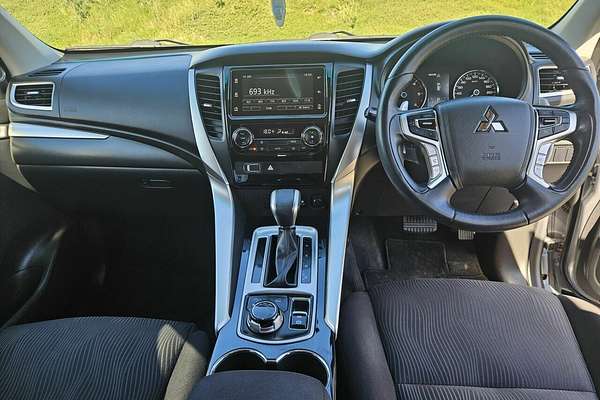 2016 Mitsubishi Pajero Sport GLX QE