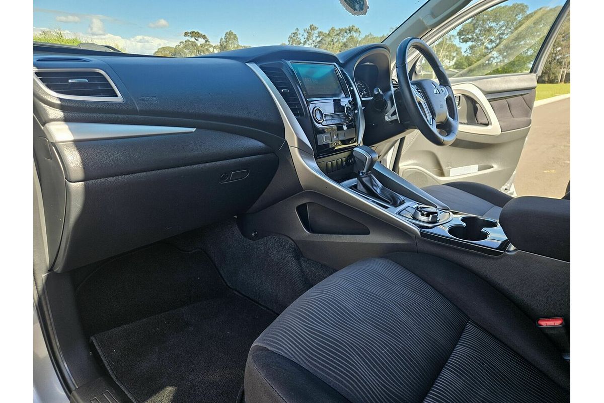 2016 Mitsubishi Pajero Sport GLX QE