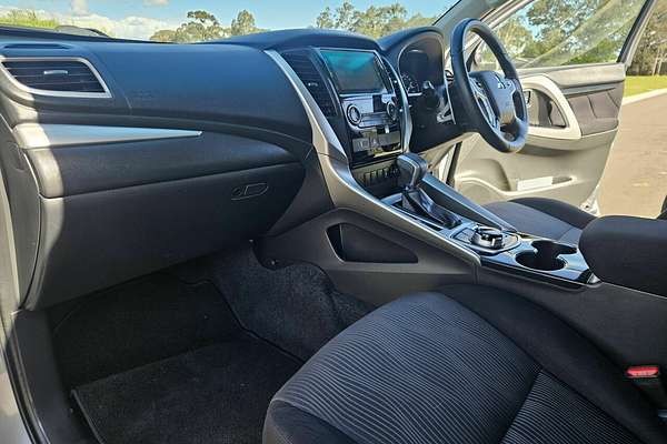 2016 Mitsubishi Pajero Sport GLX QE