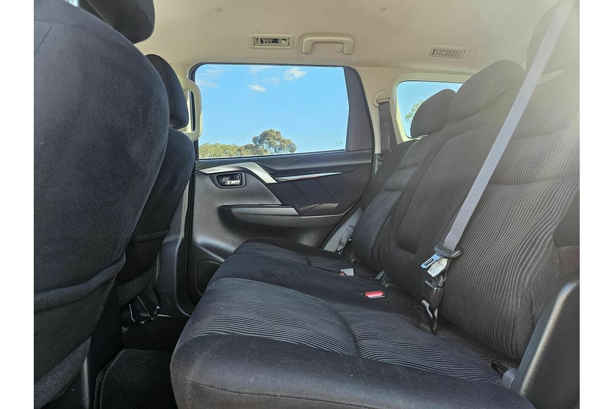 2016 Mitsubishi Pajero Sport GLX QE