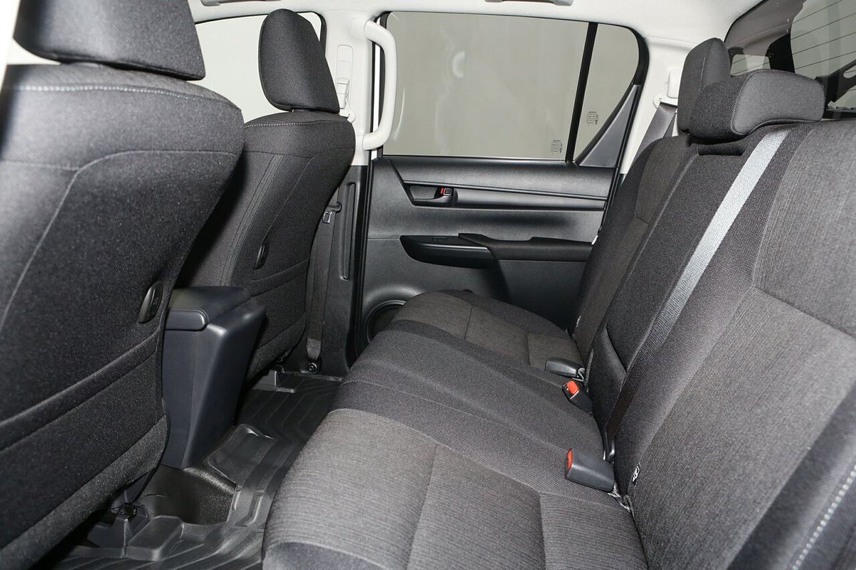 2025 Toyota Hilux SR GUN126R 4X4