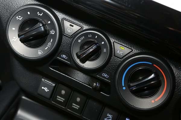 2025 Toyota Hilux SR GUN126R 4X4