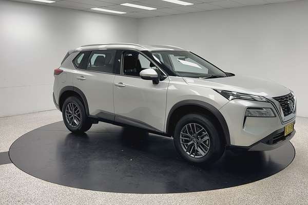 2024 Nissan X-TRAIL ST T33