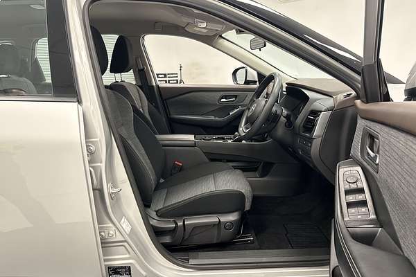 2024 Nissan X-TRAIL ST T33