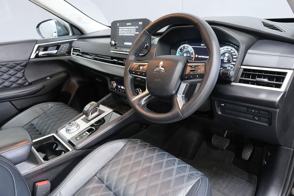 2022 Mitsubishi Outlander Exceed ZM