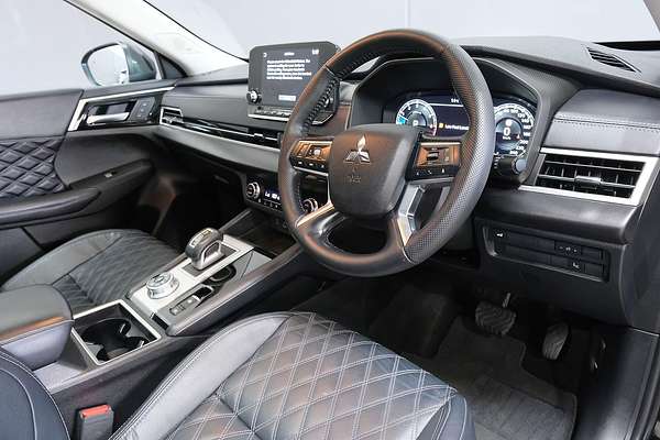 2022 Mitsubishi Outlander Exceed ZM