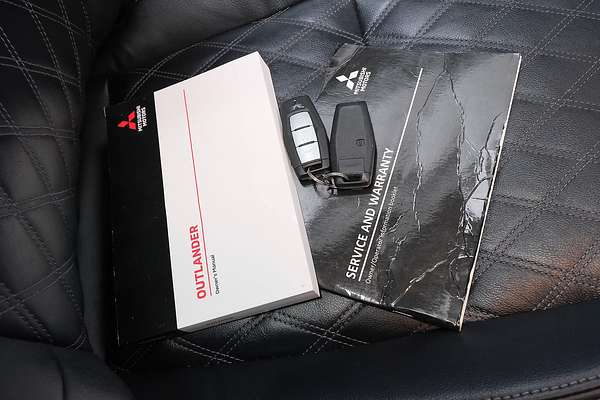 2022 Mitsubishi Outlander Exceed ZM