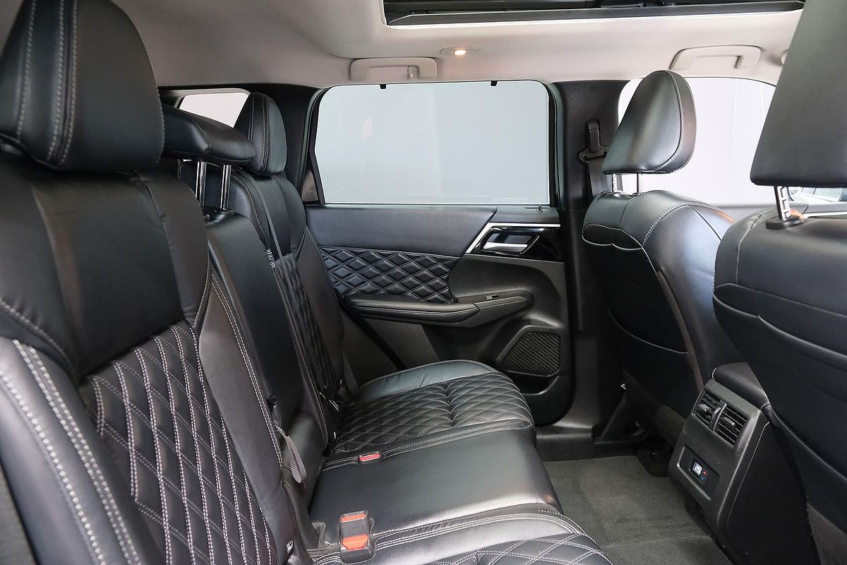 2022 Mitsubishi Outlander Exceed ZM