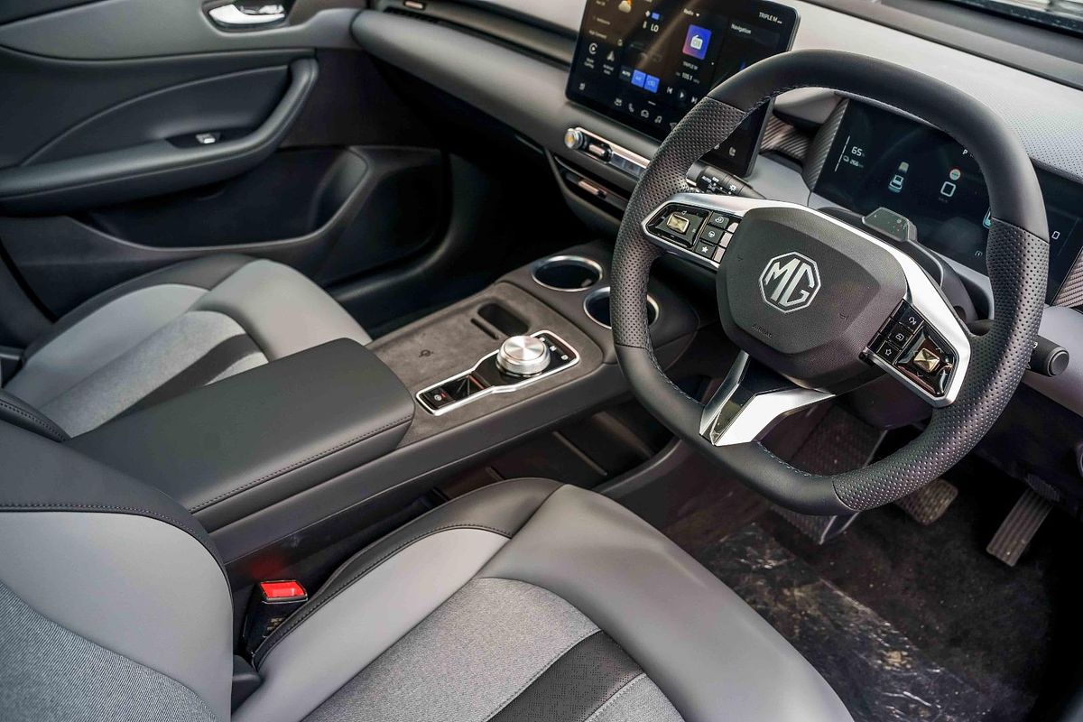 2025 MG MGS5 EV Essence 62 ZS3EM