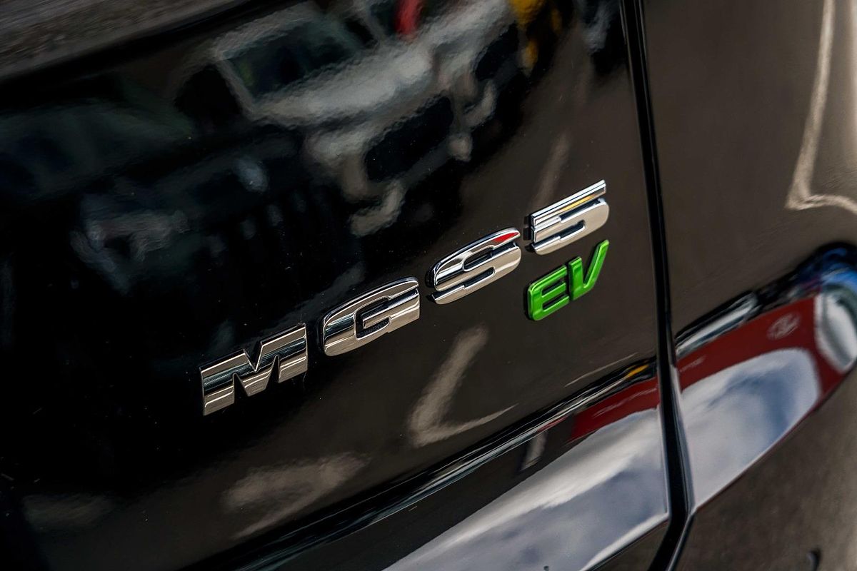 2025 MG MGS5 EV Essence 62 ZS3EM