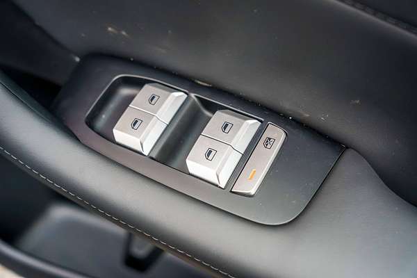 2025 MG MGS5 EV Essence 62 ZS3EM