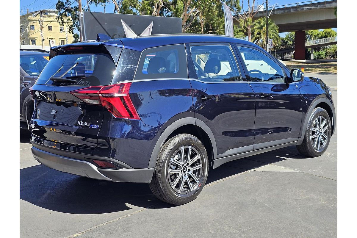 2025 Mahindra XUV700 AX7L