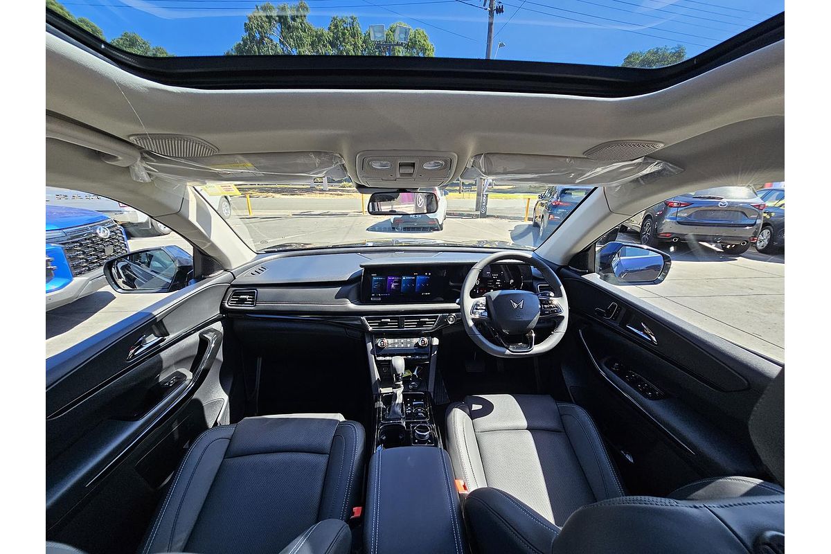 2025 Mahindra XUV700 AX7L