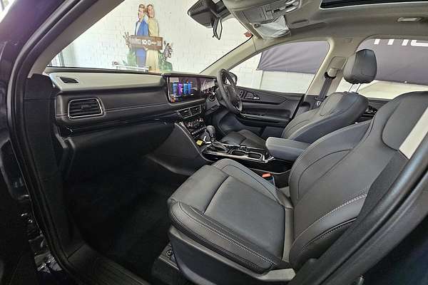 2025 Mahindra XUV700 AX7L