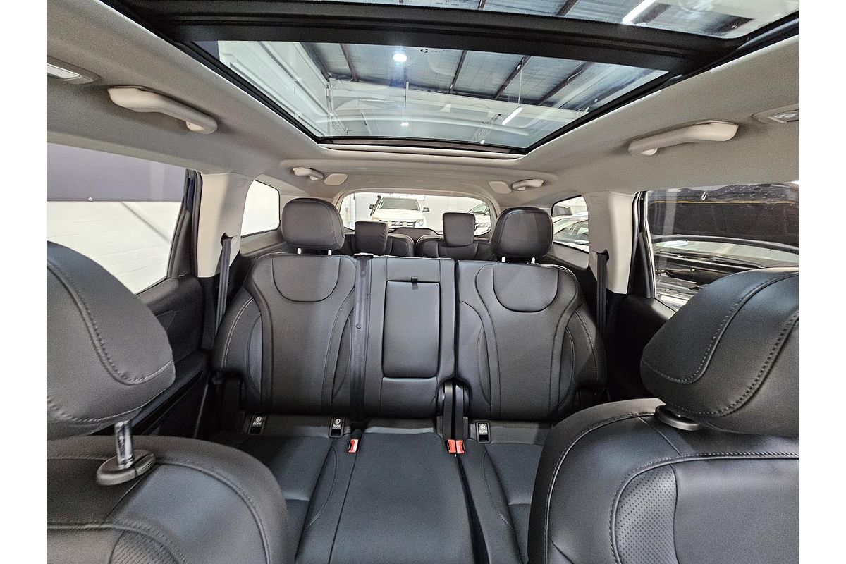 2025 Mahindra XUV700 AX7L