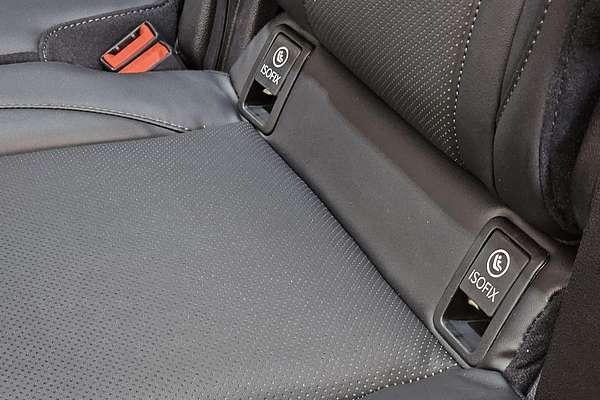 2025 Mahindra XUV700 AX7L