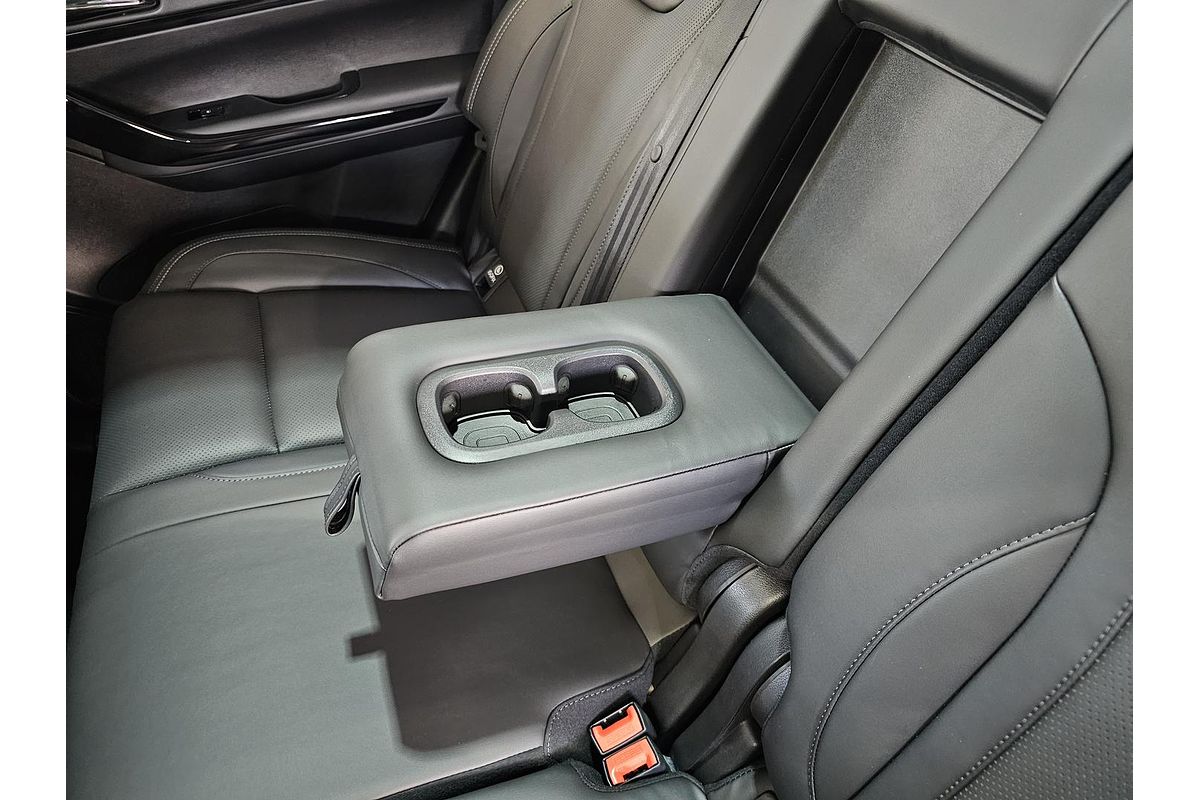 2025 Mahindra XUV700 AX7L