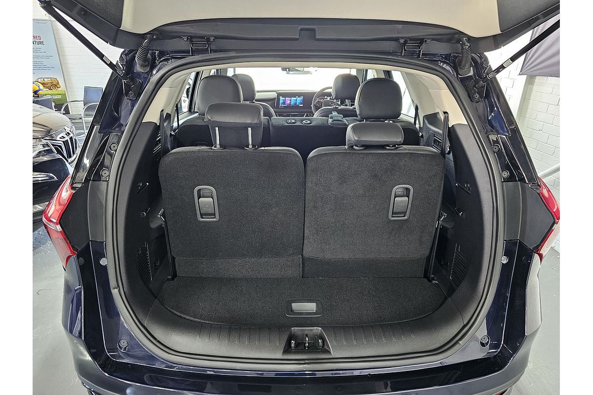 2025 Mahindra XUV700 AX7L