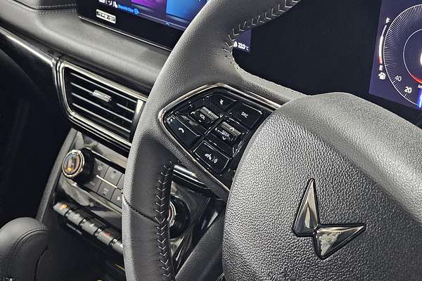 2025 Mahindra XUV700 AX7L