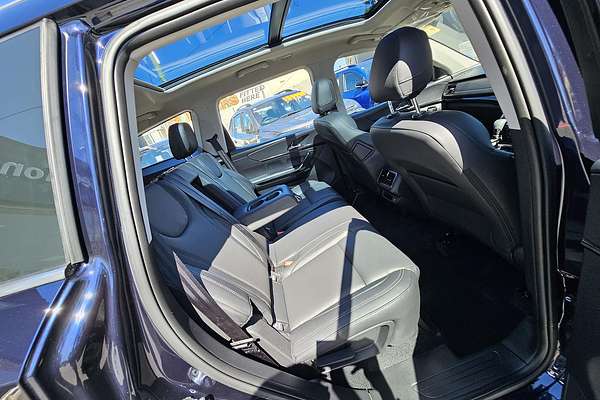 2025 Mahindra XUV700 AX7L