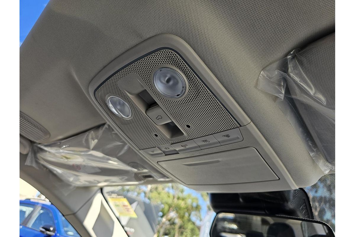 2025 Mahindra XUV700 AX7L