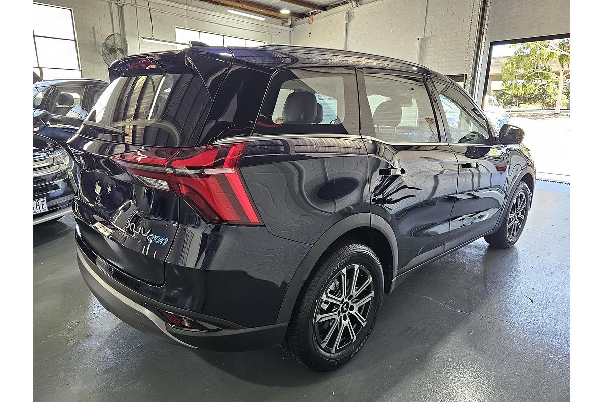 2025 Mahindra XUV700 AX7L