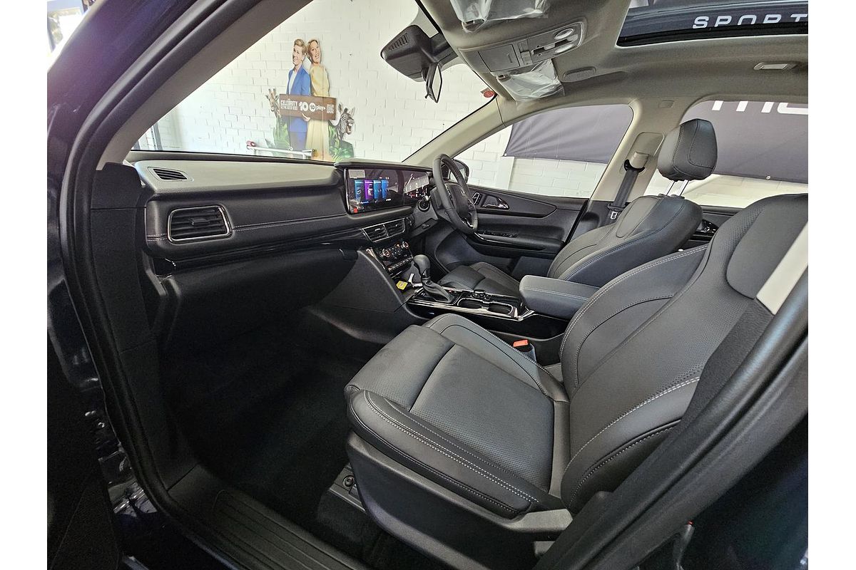 2025 Mahindra XUV700 AX7L