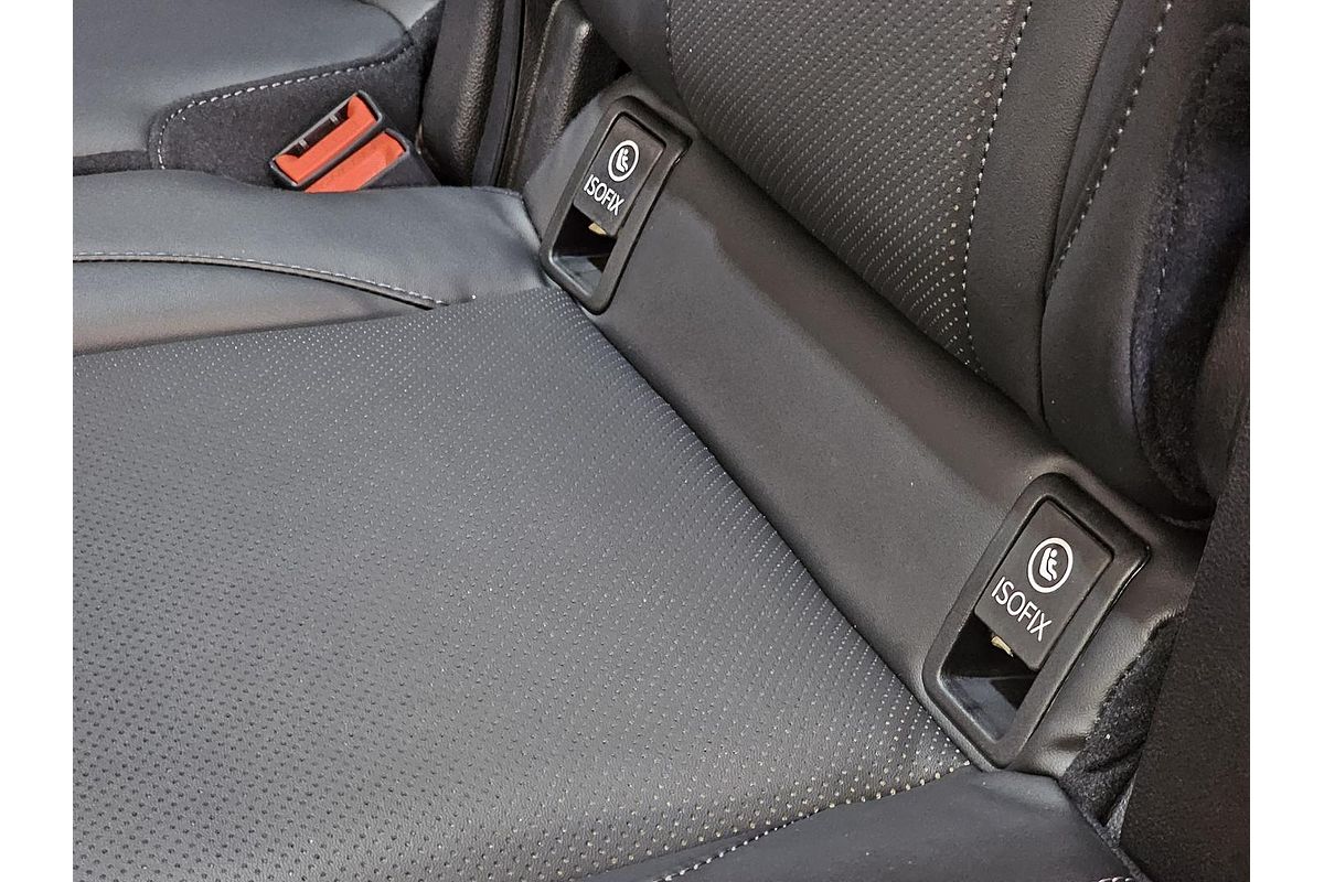 2025 Mahindra XUV700 AX7L