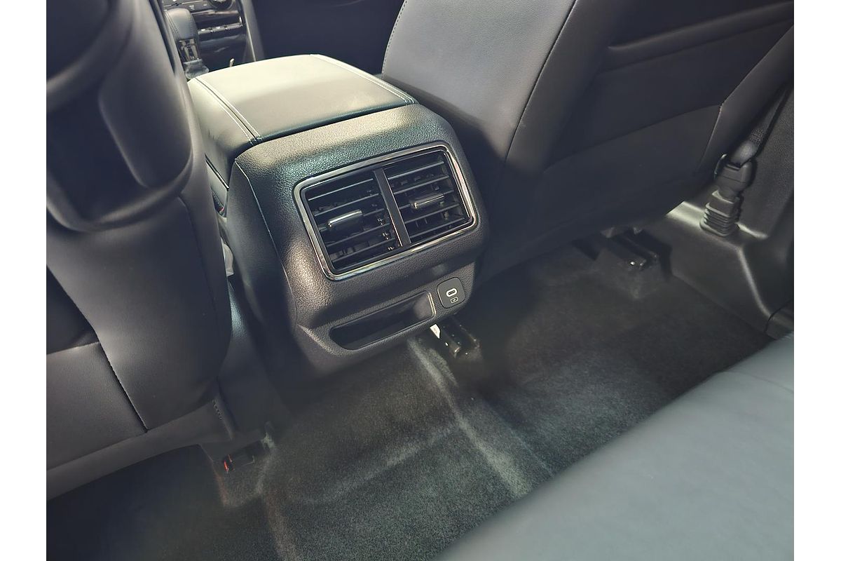 2025 Mahindra XUV700 AX7L