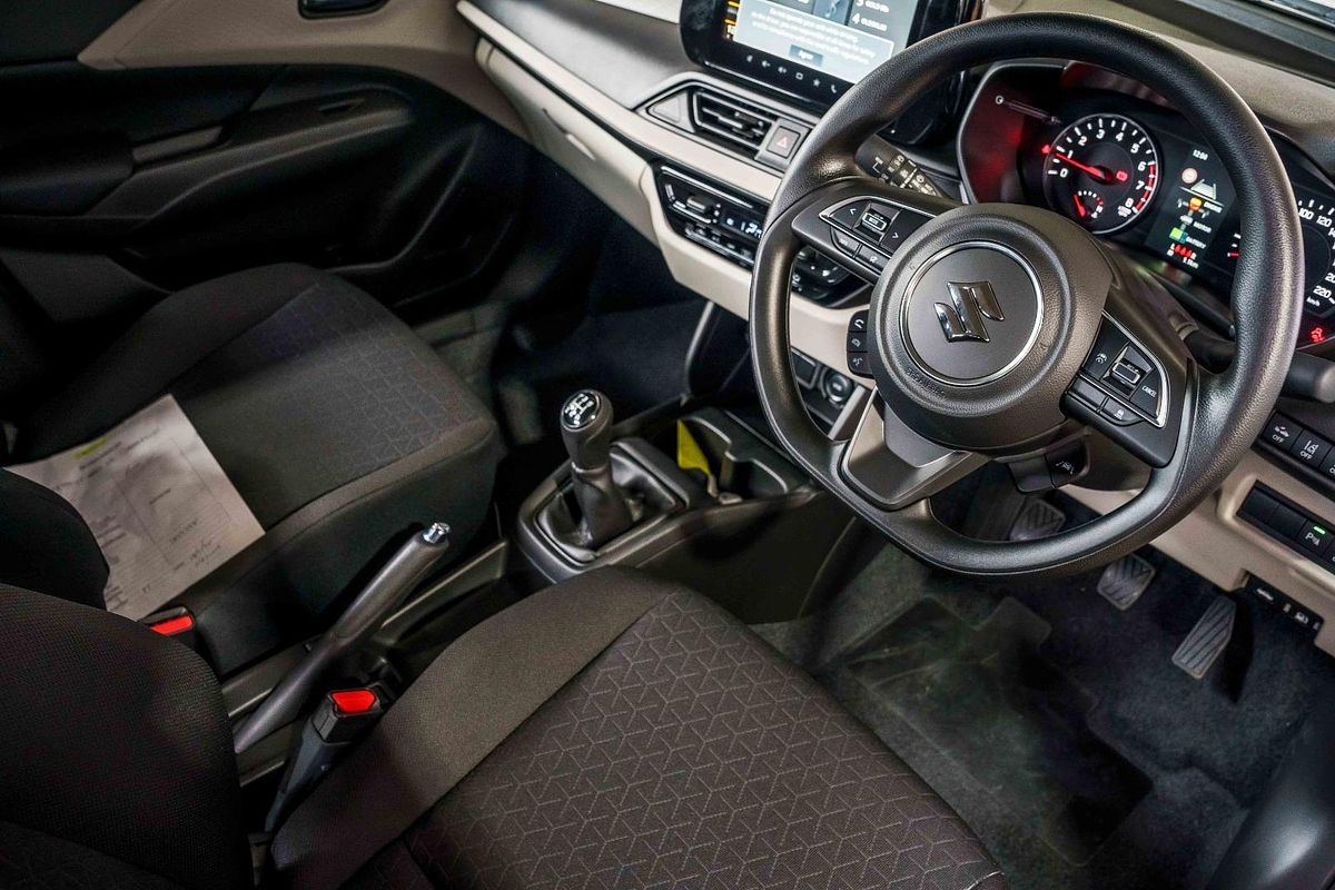 2025 Suzuki Swift Hybrid UZ