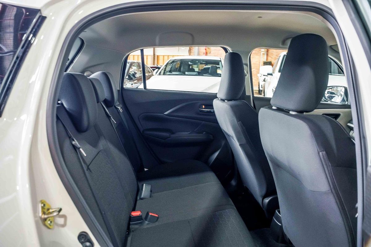 2025 Suzuki Swift Hybrid UZ