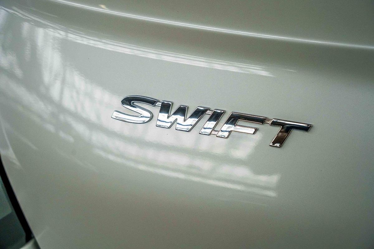 2025 Suzuki Swift Hybrid UZ