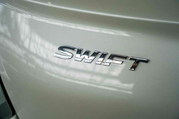 2025 Suzuki Swift Hybrid UZ