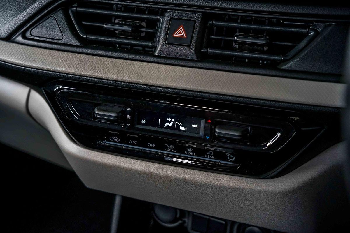 2025 Suzuki Swift Hybrid UZ