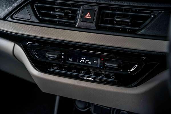 2025 Suzuki Swift Hybrid UZ