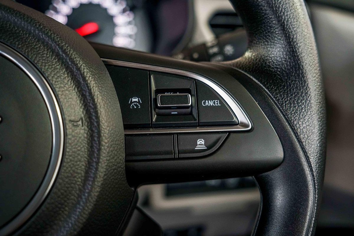 2025 Suzuki Swift Hybrid UZ