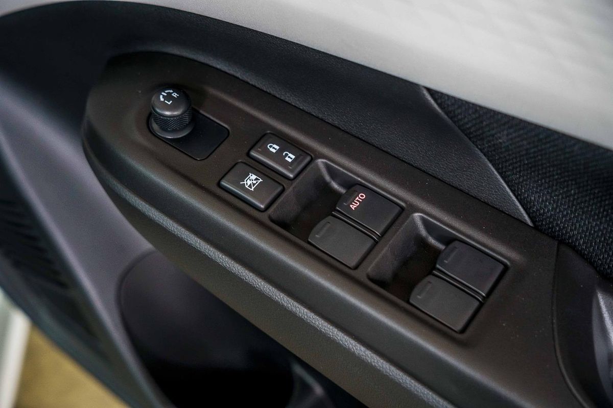 2025 Suzuki Swift Hybrid UZ