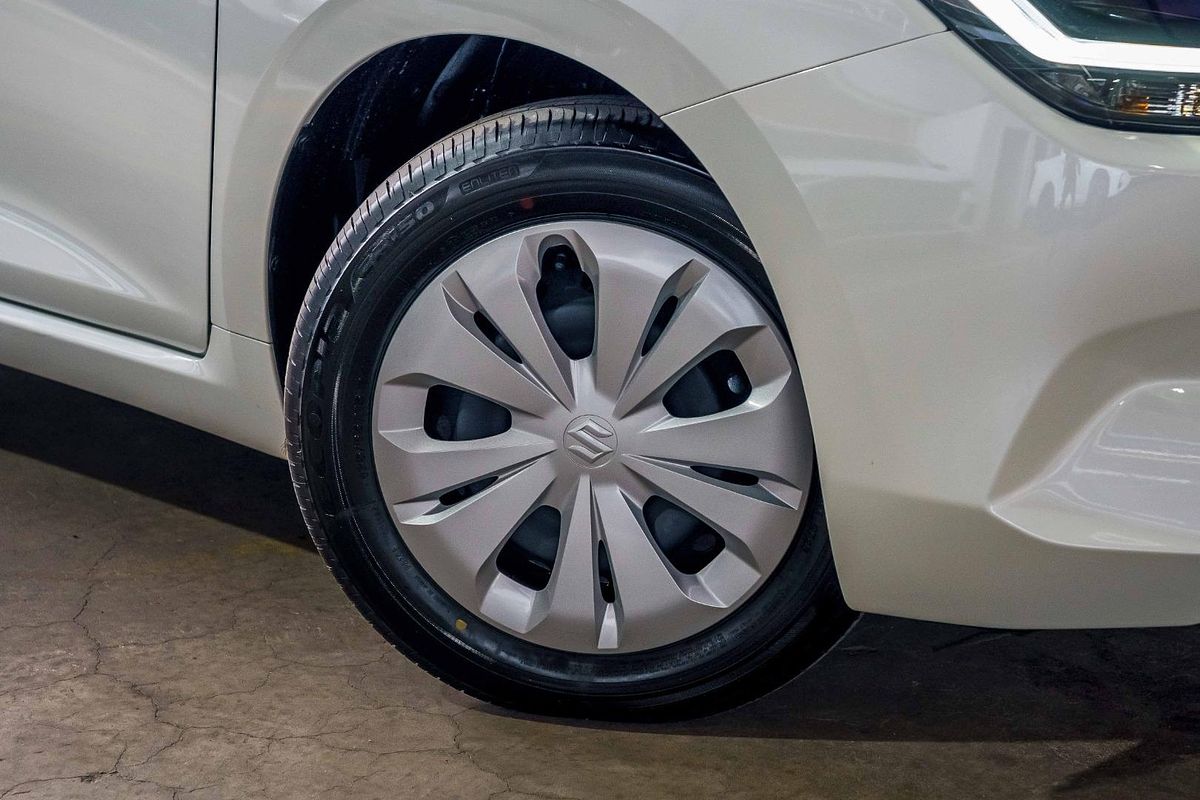 2025 Suzuki Swift Hybrid UZ