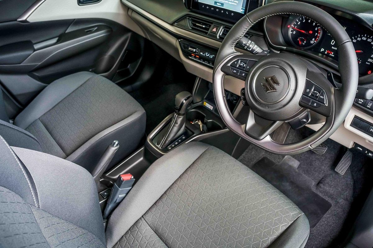 2025 Suzuki Swift Hybrid GLX UZ