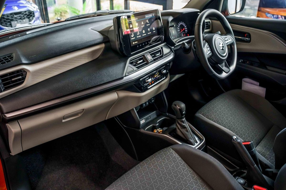 2025 Suzuki Swift Hybrid GLX UZ