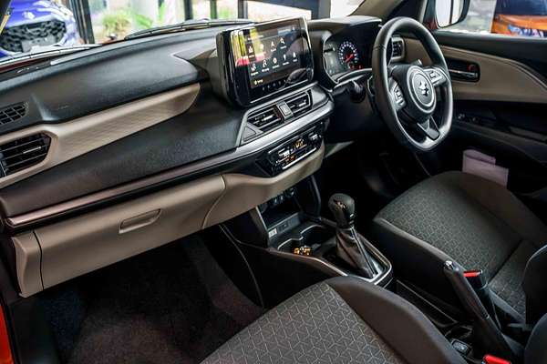 2025 Suzuki Swift Hybrid GLX UZ