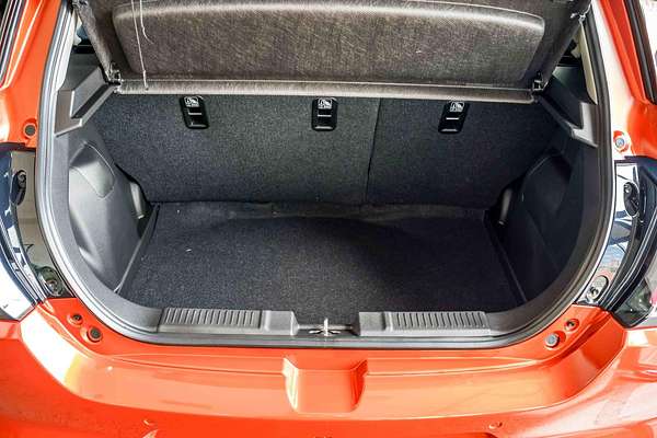 2025 Suzuki Swift Hybrid GLX UZ