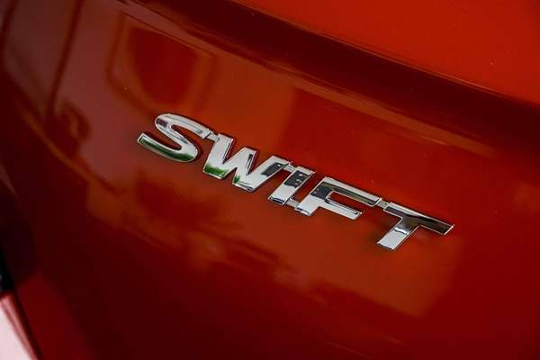 2025 Suzuki Swift Hybrid GLX UZ