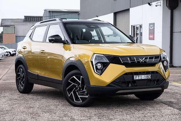 2025 Mahindra XUV3XO AX7L